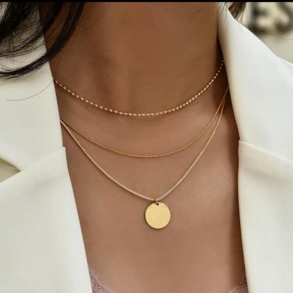 Jewelry - Gold Layered Disc Necklace